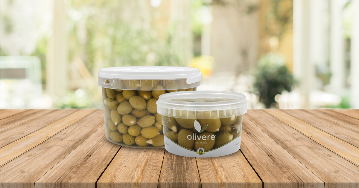 Novità nella gamma Sinisi: le olive farcite con mandorla al naturale e condite.